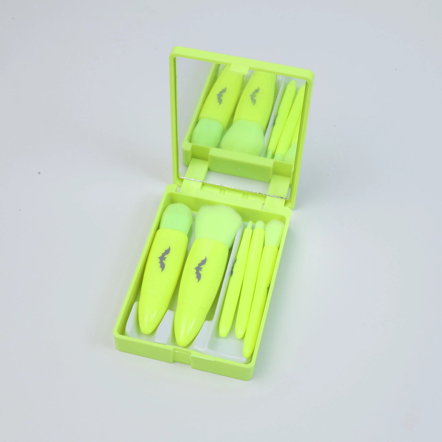 The Hauntlet Travel Brush kit